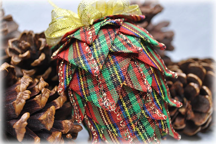 Pinecone n Plaid Quilted Ornament